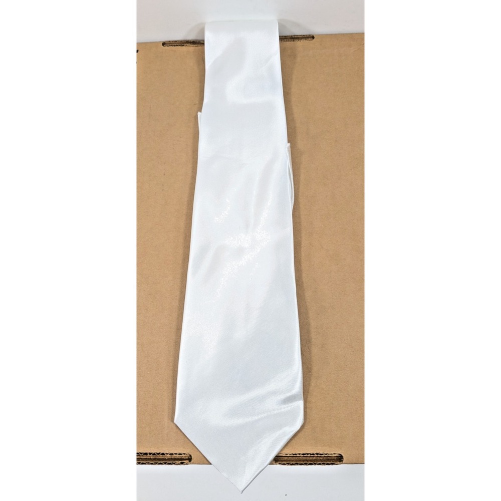 Fratello Mens Tie and Hanky Set White Polyester 3.75 Wide 2 Pieces Pocket Square